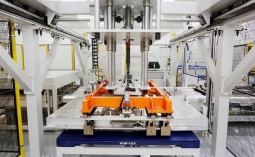 愛(ài)馳汽車全資投入電池包工廠, 三明治 結(jié)構(gòu)電池包重磅下線